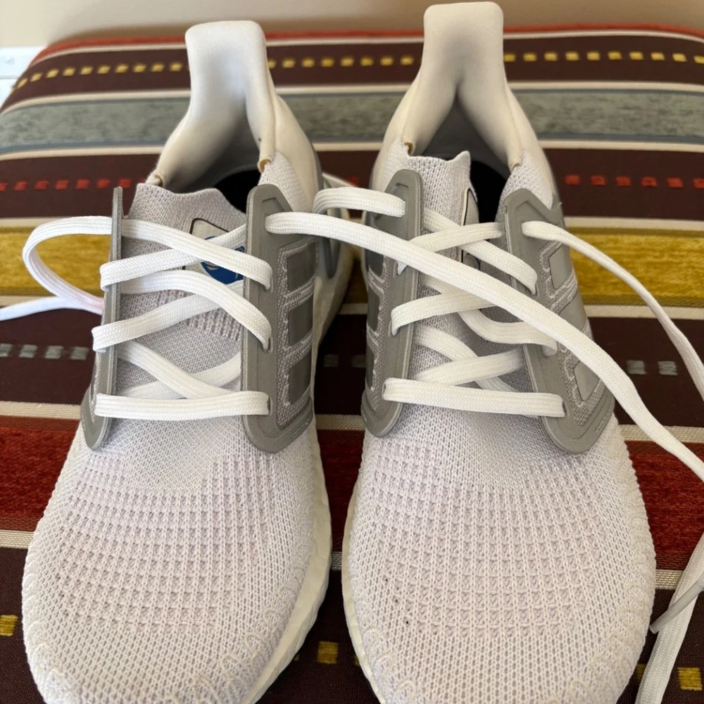 Women’s Adidas size 6 1/2 sneaker - Picture 2 of 3